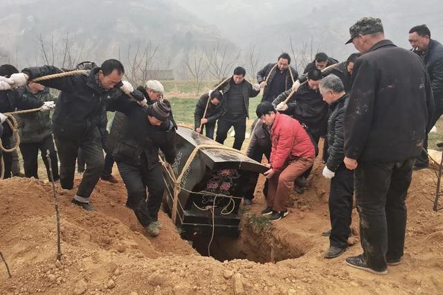 土葬证明怎么开模板（农村土葬证明怎么开）