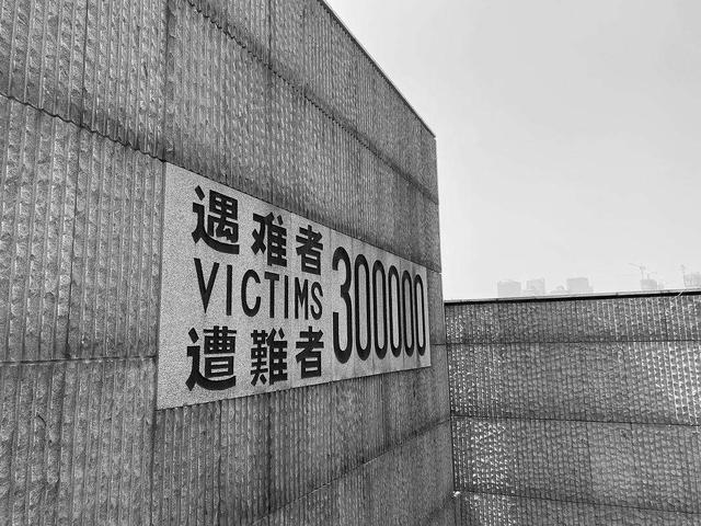 严查！陕西出版社离谱教辅：将侵华日军美化成雷锋做好事配图