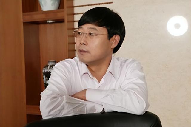 严查！陕西出版社离谱教辅：将侵华日军美化成雷锋做好事配图