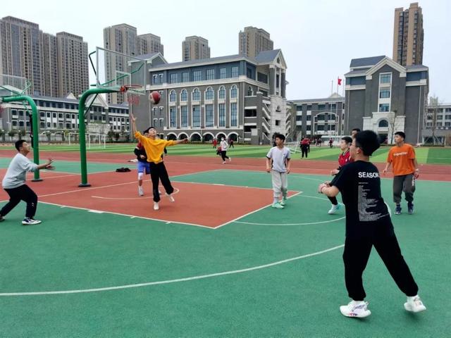 一二年级篮球社团简介（花样篮球社团简介）