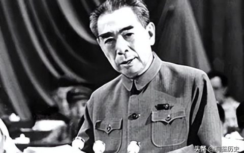 走进毛泽东（1976年，毛主席发表2篇诗词，周总理和邓小平听完后有何反应？）