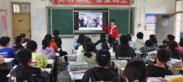 安全教育主题班会感想（精彩人生与法同行主题班会感想）