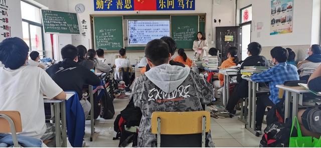语文公开课简报（幼儿园公开课简报）