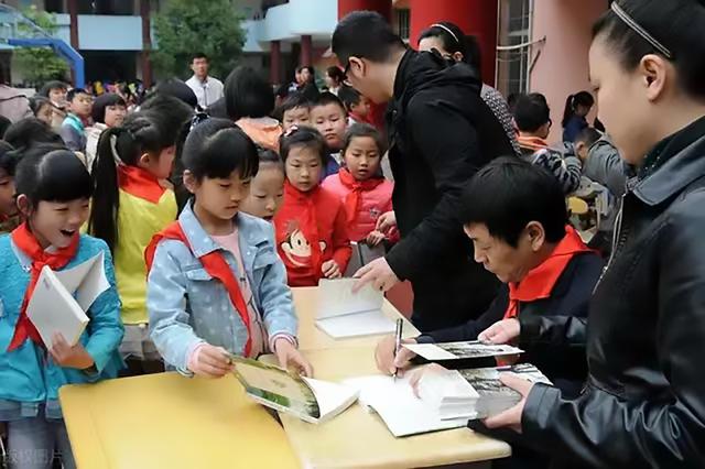 阅读儿童文学作品对儿童成长的作用（幼儿文学鉴赏是人们在阅读儿童文学）