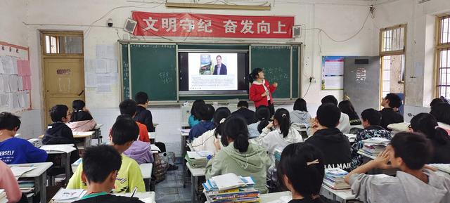 安全教育主题班会感想（精彩人生与法同行主题班会感想）
