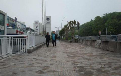 混凝土挡土墙价格（混凝土挡土墙施工方案）