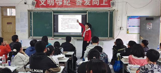 安全教育主题班会感想（精彩人生与法同行主题班会感想）