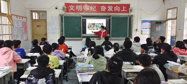 安全教育主题班会感想（精彩人生与法同行主题班会感想）