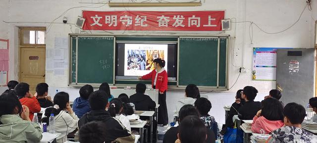 安全教育主题班会感想（精彩人生与法同行主题班会感想）