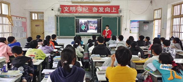 安全教育主题班会感想（精彩人生与法同行主题班会感想）
