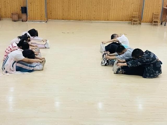 幼儿园早操活动目标中班（早操的活动目标中班）
