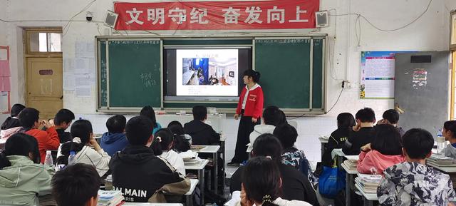 安全教育主题班会感想（精彩人生与法同行主题班会感想）