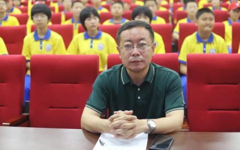 优秀班干部颁奖词50字（优秀班干部颁奖词和获奖感言）