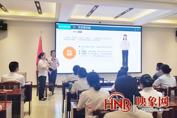加油站服务礼仪培训内容（餐厅服务礼仪培训内容）