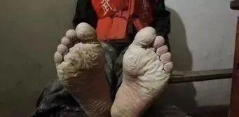 抗洪战士吃饭（抗洪战士最心疼照片）
