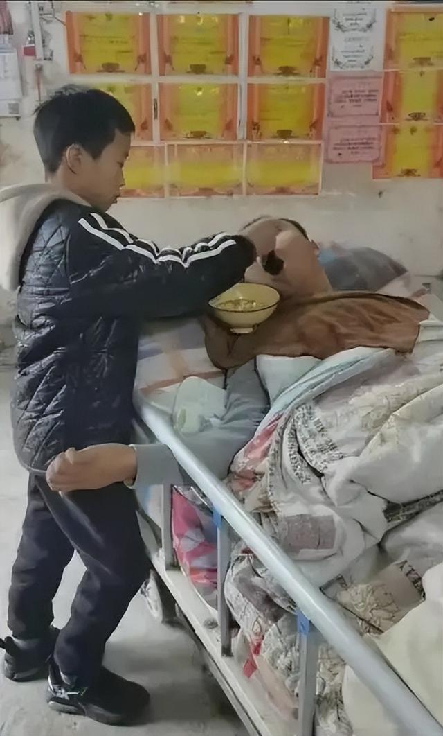 关爱他人的作文题目怎么写（关爱他人的作文500字）