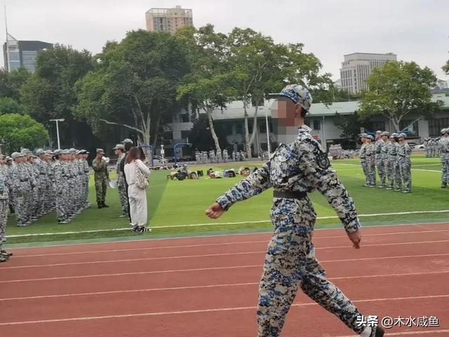 我的军训生活600字作文,我的军训生活600字作文初一!