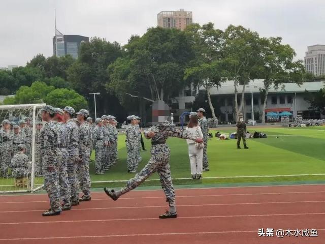 我的军训生活600字作文,我的军训生活600字作文初一!