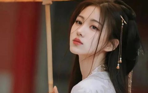 莞尔而笑的意思解释，莞尔而笑的意思解释词语