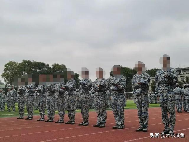 我的军训生活600字作文,我的军训生活600字作文初一!