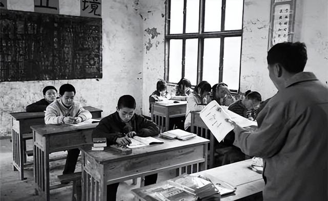 走过作文600字初中，与什么一起走过作文600字初中