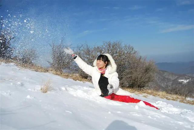 飘雪花图片，天空飘雪花图片！