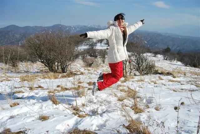飘雪花图片，天空飘雪花图片！
