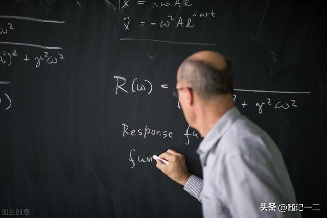 三年级作文我的老师300字左右，小学三年级作文我的老师300字左右！