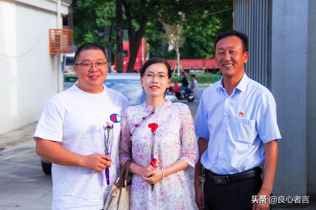 关于教师节的征文800字初一，关于教师节的征文800字高中作文题目！