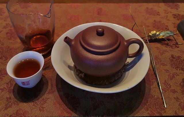 夜放花千树,吹落星如雨，夜放花千树吹落星如雨！