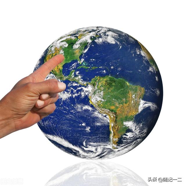 三年级作文我的老师300字左右，小学三年级作文我的老师300字左右！