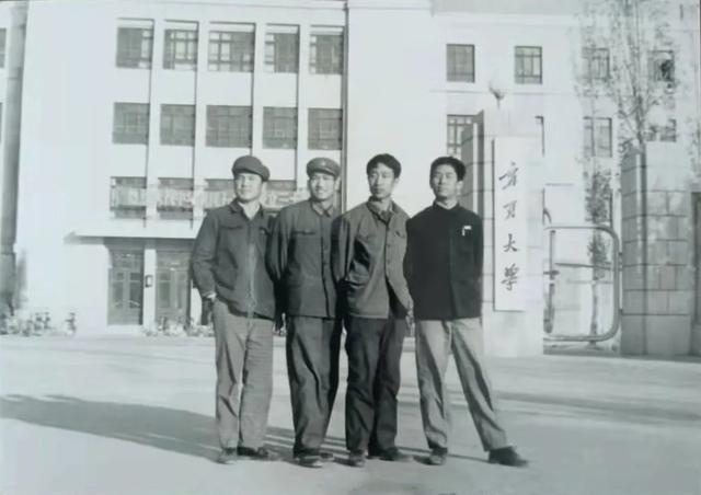 高中入党申请书800字左右，高中生入党申请书800字左右！