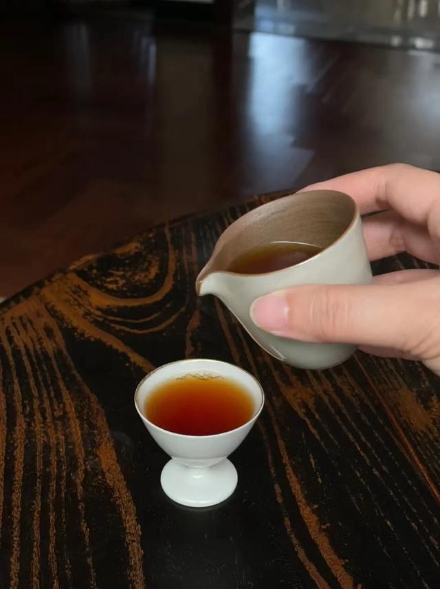 夜放花千树,吹落星如雨，夜放花千树吹落星如雨！