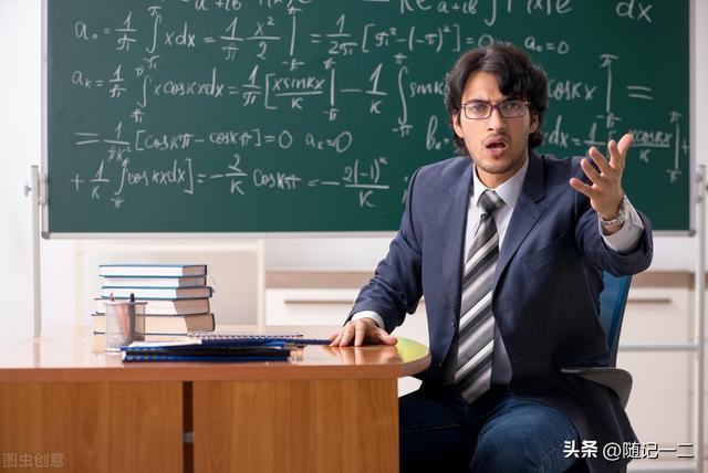 三年级作文我的老师300字左右，小学三年级作文我的老师300字左右！