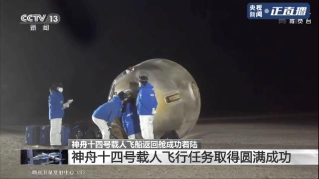 扪参历井仰胁息,以手抚膺坐长叹，扪参历井仰胁息,以手抚膺坐长叹翻译