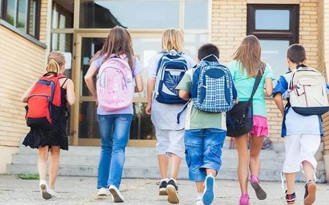 亚太日报__美国警方称，小学老师在教室里与12岁女孩发生性关系