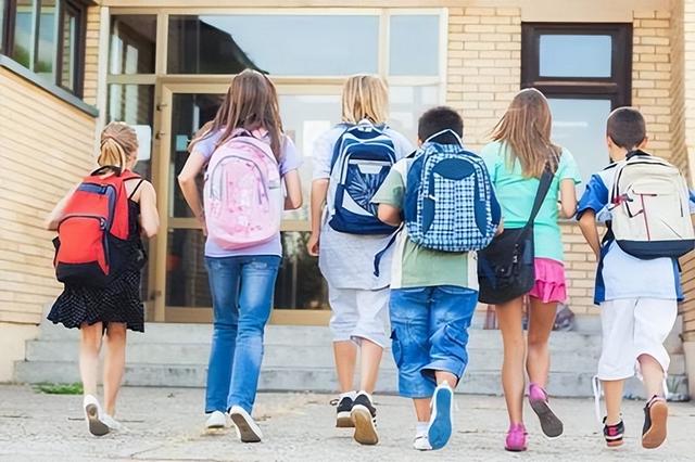 亚太日报__美国警方称，小学老师在教室里与12岁女孩发生性关系