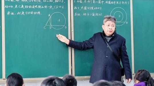 当了四年老师，被逼无奈去流水线当普工