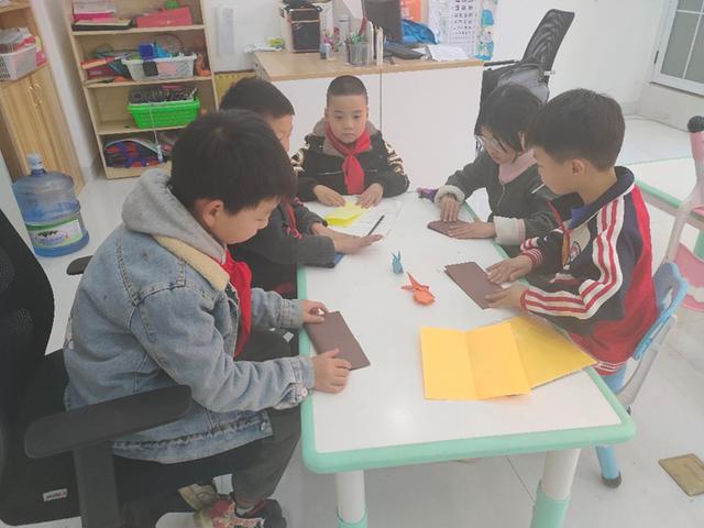 怎么用纸折小兔子，用纸折小兔子的方法