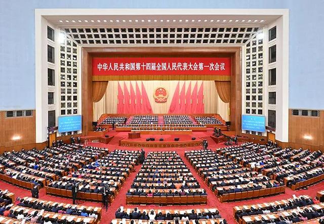 中华颂诗歌原文有人问哪里是你的家，朗诵稿《盛世中国》