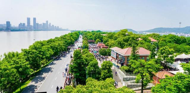 橘子洲头诗句,橘子洲头景点介绍?